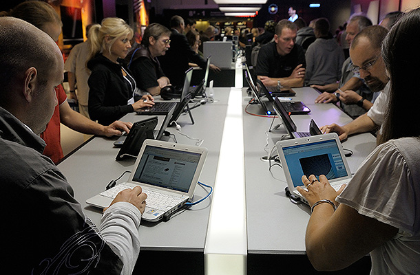 ����: GLOBAL LOOK press Caro / Dueselder