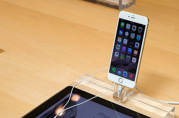 iPhone 6. ����: GLOBAL LOOK press Javier Rojas