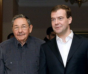 Рауль Кастро и Дмитрий Медведев. Фото: ИТАР-ТАСС