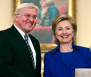 Франк-Вальтер Штайнмайер и Хилари Клинтон. Фото: Reuters