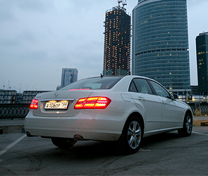 ����: Mercedes-Benz