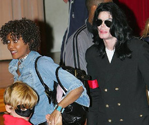Грейс Рварамба и Майкл Джексон с сыном. Фото: thinesclaude.com