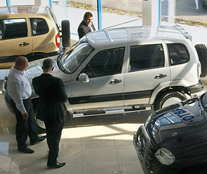 Автодилеры продолжают снижать цены