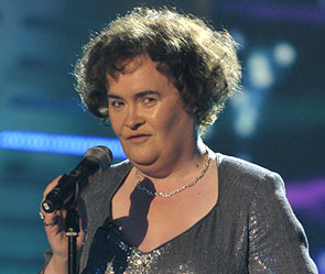 Сьюзан Бойл в числе других исполнителей спела строчку из композиции "Everybody Hurts". Фото: Rex Features/Fotobank.ru