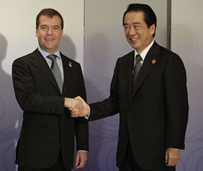 Дмитрий Медведев и Наото Кан. Фото:  РИА Новости