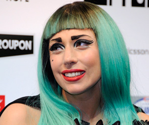 Леди Гага призвала своих поклонников посетить Японию