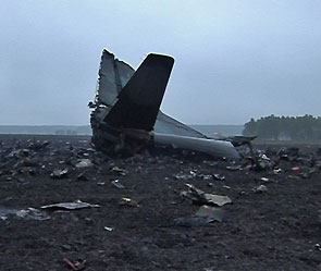 На месте катастрофы грузового самолета Ан-12.