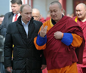Владимир Путин и Пандито Хамбо-лама Дамба Аюшеев. Фото: kremlin.ru