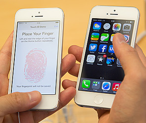 iPhone 5S. ����: GLOBAL LOOK press