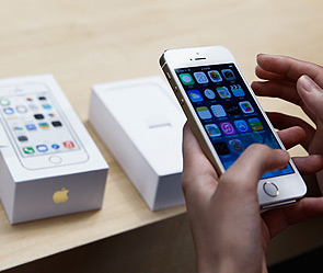 iPhone 5S. : Getty Images/Fotobank.ru