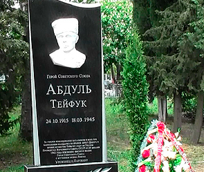 В Крыму открыли памятник офицеру-герою