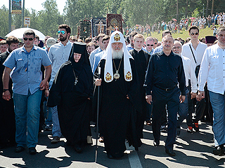 Патриарх Кирилл прошел с паломниками 17 км