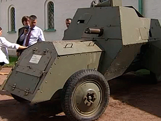 В Петербурге показали бронеавтомобиль 