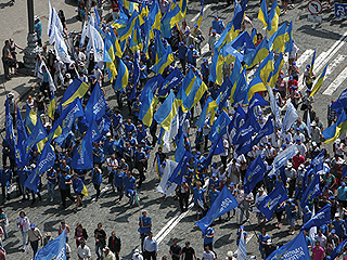Партия регионов создаст оппозицию Киеву