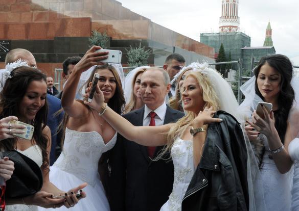 Путин поздравил граждан «особой и красивейшей» столицы с Днем города