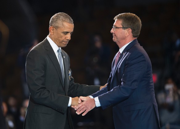 Барак Обама и Эштон Картер. Фото: GLOBAL LOOK press/Kevin Dietsch