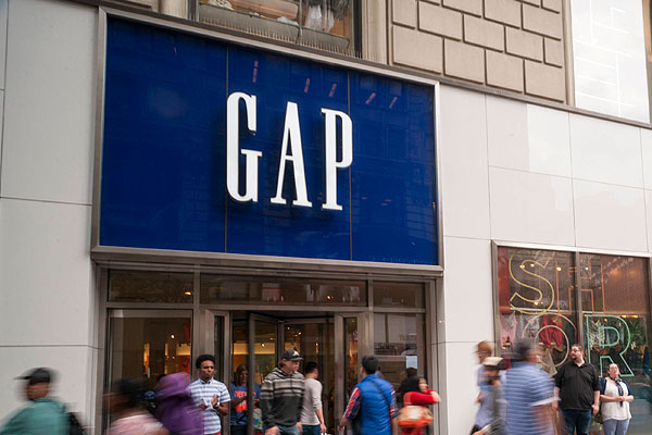 Gap закрывает 175 магазинов