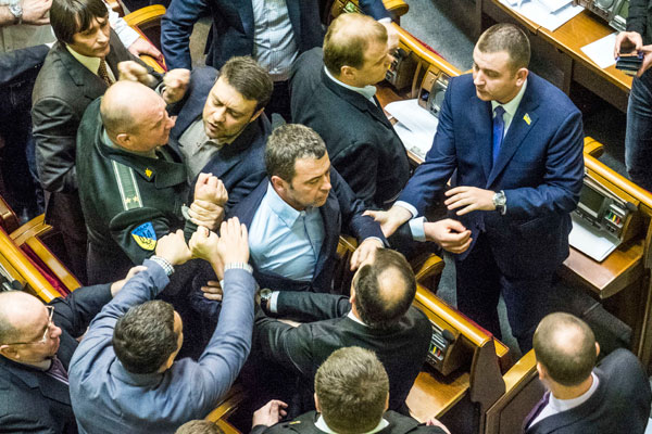 Украинские СМИ: Семенченко подрался на заседании в Верховной раде