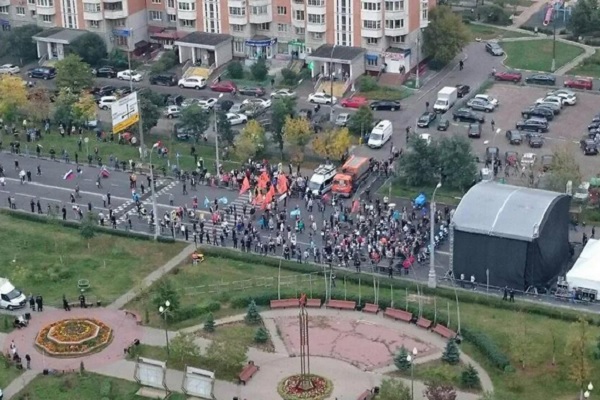 Сторонники Навального вышли на митинг на окраине Москвы