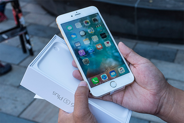 В России начались продажи iPhone 6s