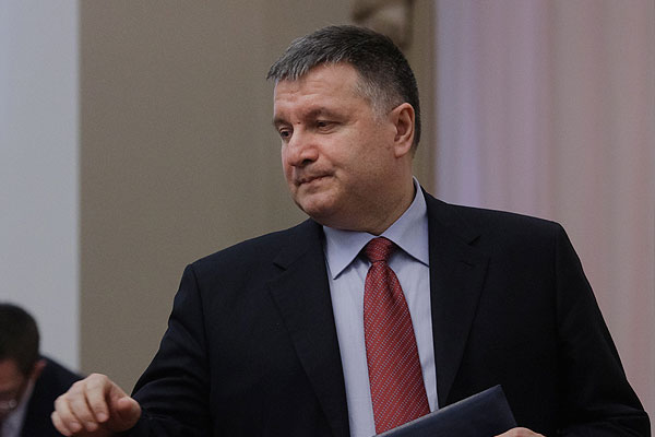 Аваков начал суд за право говорить по-русски