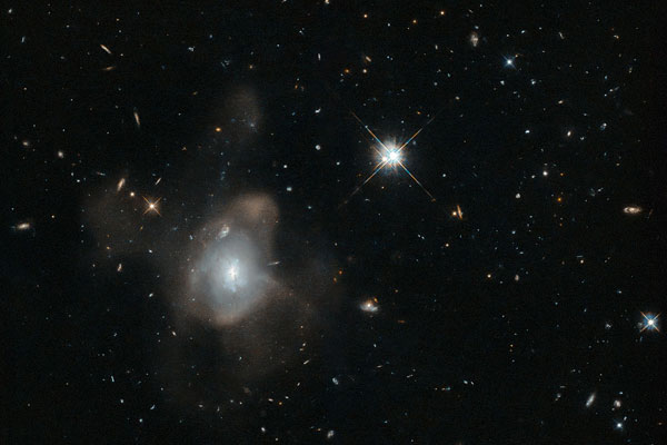 Hubble снял уникальное космическое ДТП