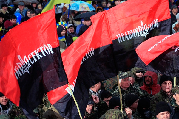 "Правый сектор" отказался от блокады Крыма