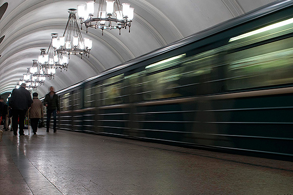 Машинист метро в Москве уснул и проехал станцию
