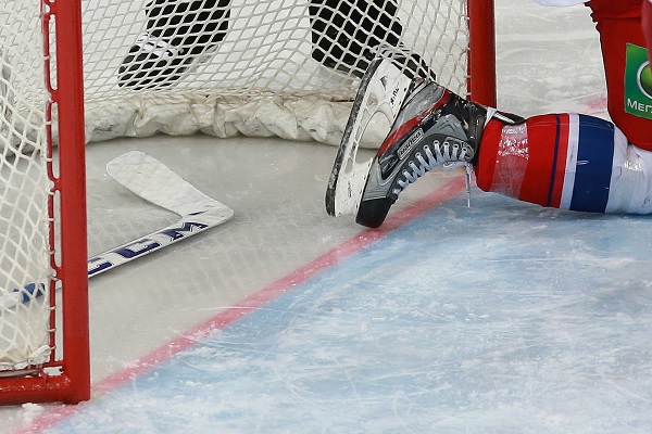 Российский хоккеист впал в кому во время матча