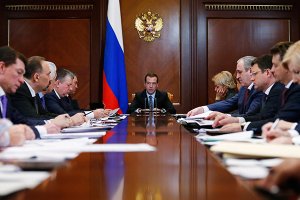 Медведев заявил о корректировке антикризисного плана