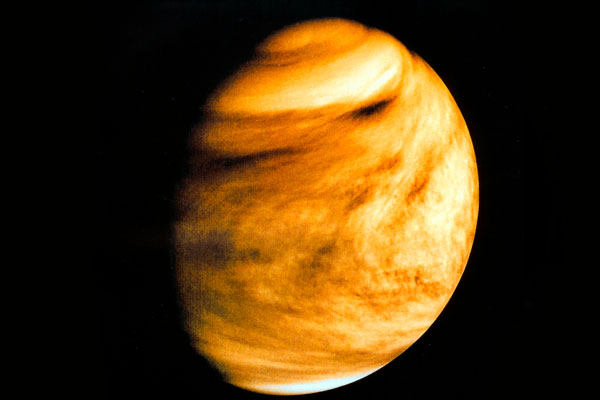 Гигантский астероид уничтожил Венеру