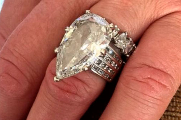 В США в мусоре нашлось кольцо с бриллиантом стоимостью 400 тыс. долларов