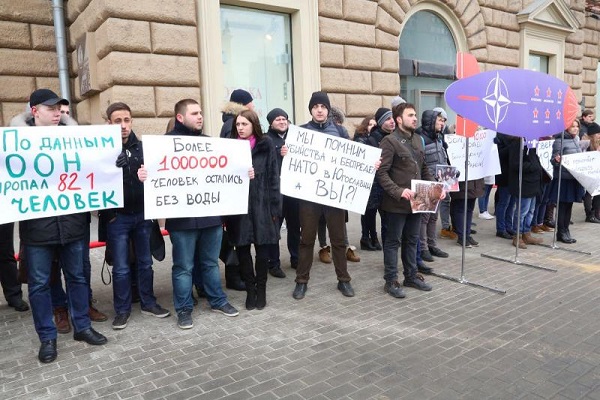 В Москве прошла тройная акция «НАТО в крови!»