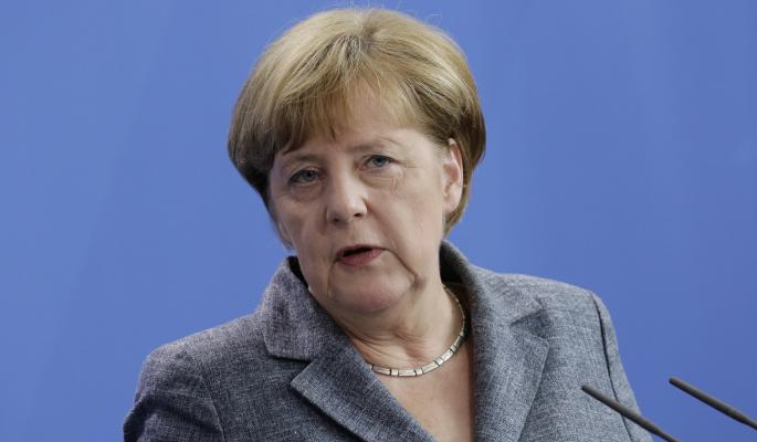 Немецкие политики просят Меркель снять санкции с России