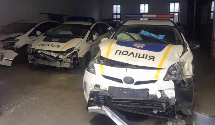 В Сети появились кадры украинского "кладбища" полицейских машин