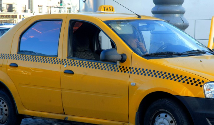 Таксист устроил пьяные гонки с полицией