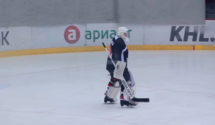 Челябинский хоккеист станцевал на льду под Штрауса