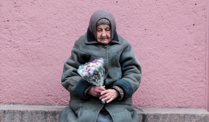 Почему женщины живут дольше мужчин