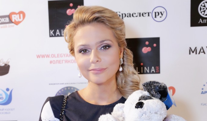 Экс-солистка "Блестящих" Ксения Новикова прячет живот