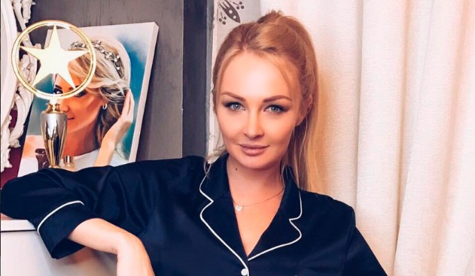 Сын звезды "Дома-2" квакал и подвывал в церкви