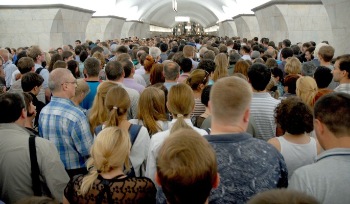 Пассажир погиб при падении на рельсы в московском метро