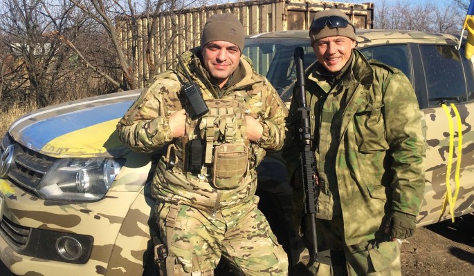Советник Порошенко предложил отнести к посольству России "бутылочку Боярышника"
