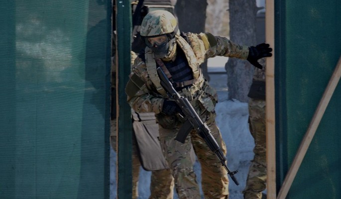 Штурм террористами воинской части в Чечне попал на видео