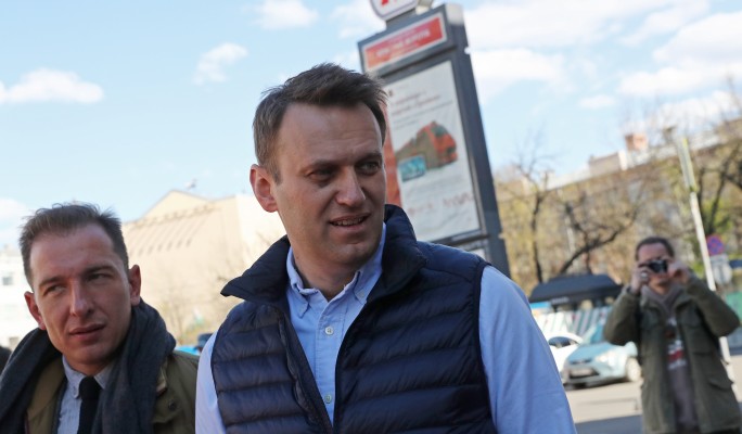 Митинги Навального организуют геи и фетишисты