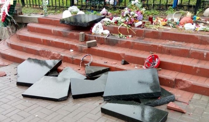 Крымчанин разгромил памятник 