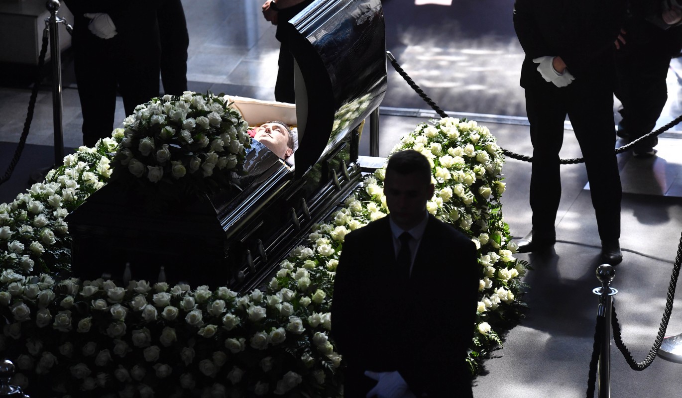 Шатунова похоронят в москве. Могила Юры Шатунова. Похороны Юры Шатунова 2022. Похороны Юрия Шатунова Троекуровское.