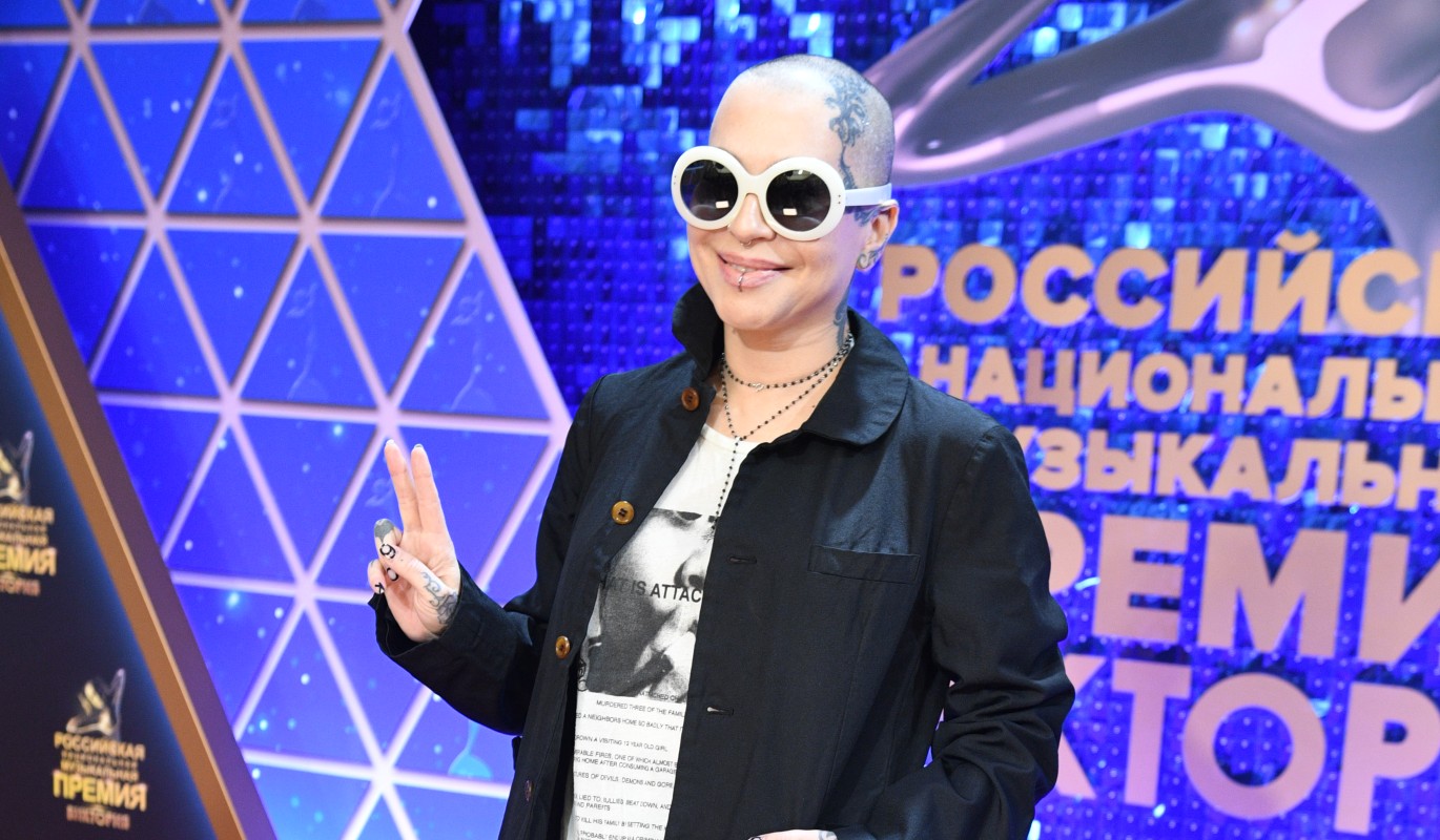 "Сиди и не ***, вата!": Наргиз нагрубила русскоязычной подписчице