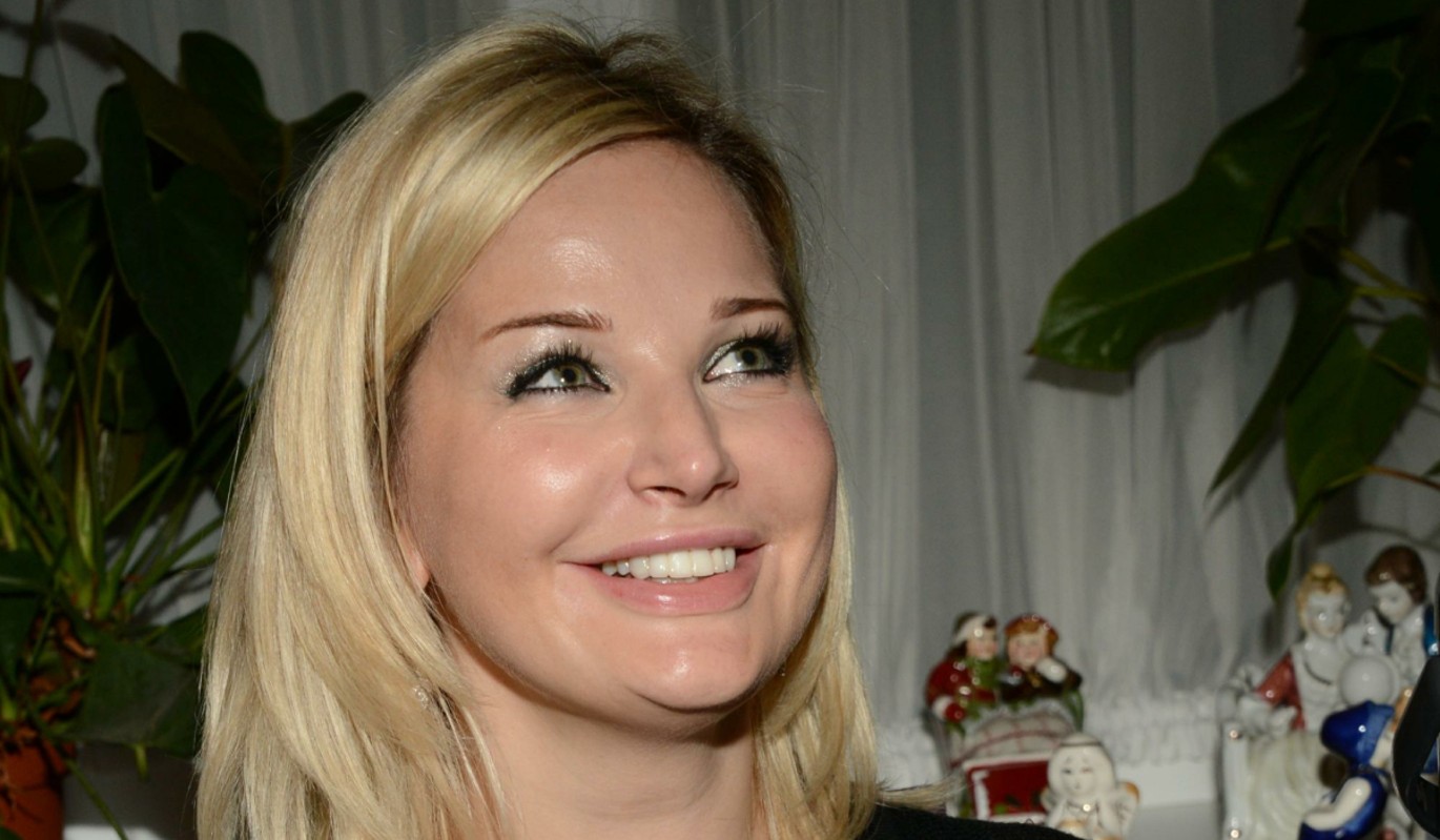 Соседов отказался влезать в "семейные дрязги" Максаковой