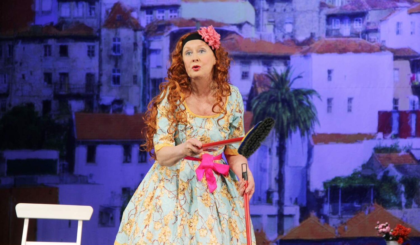 Удовиченко заменили в спектакле после перелома спины