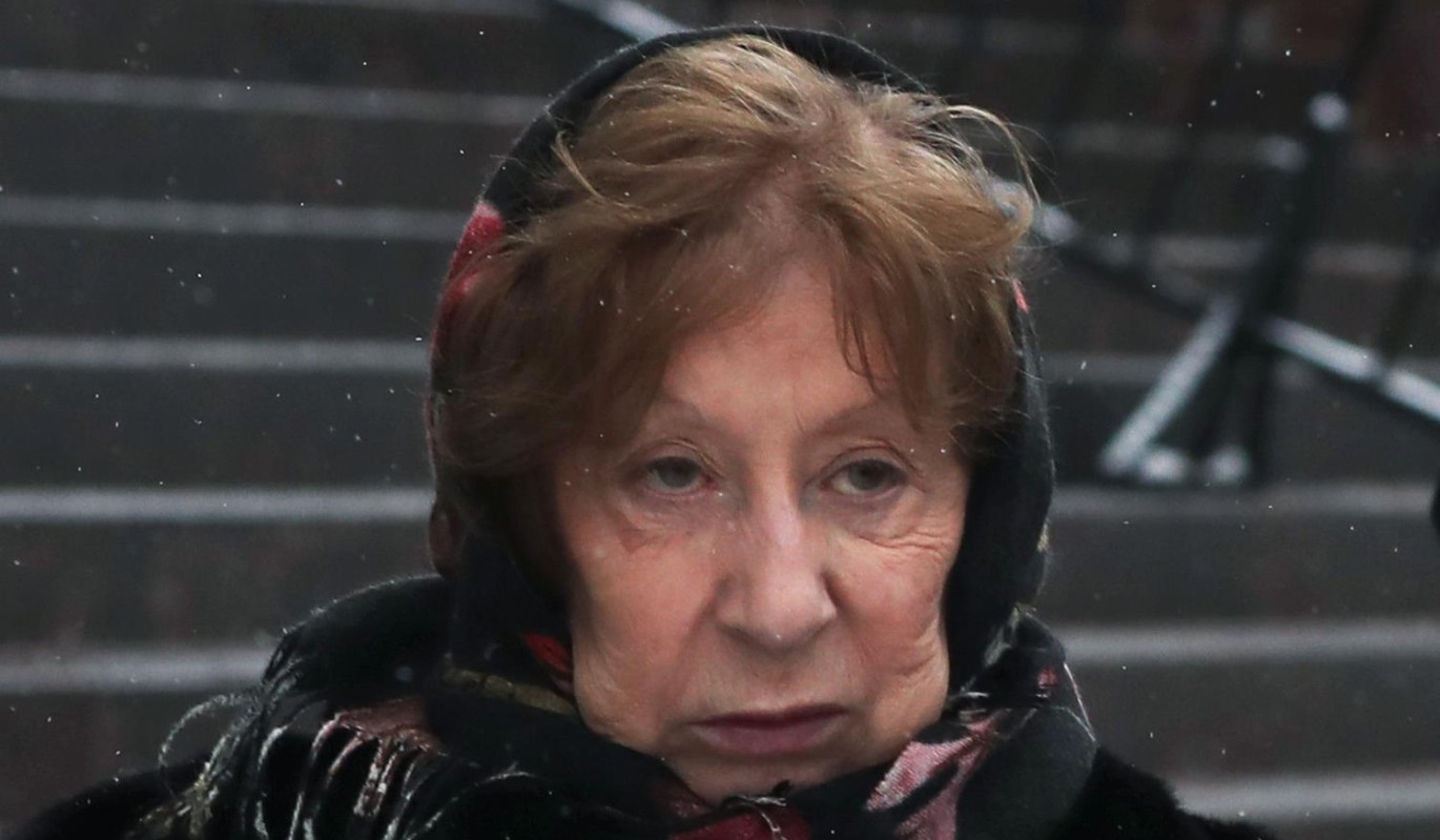 Ради куска хлеба: лишившуюся ролей 84-летнюю Ахеджакову пригласили в школу для детей богачей